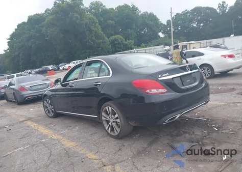 2015 Mercedes-Benz C 300 4Matic/Luxury 4Matic/Sport 4Matic z USA, uszkodzony, nr VIN 55SWF4KB3FU027460